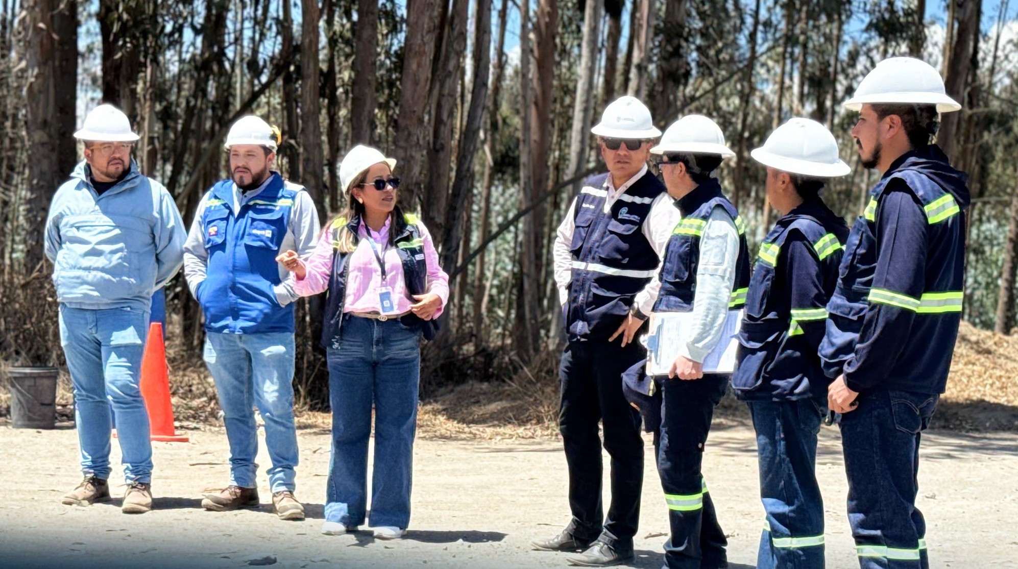 ELEPCOSA inició obra de alumbrado público en el barrio Camino Real de Pujilí
